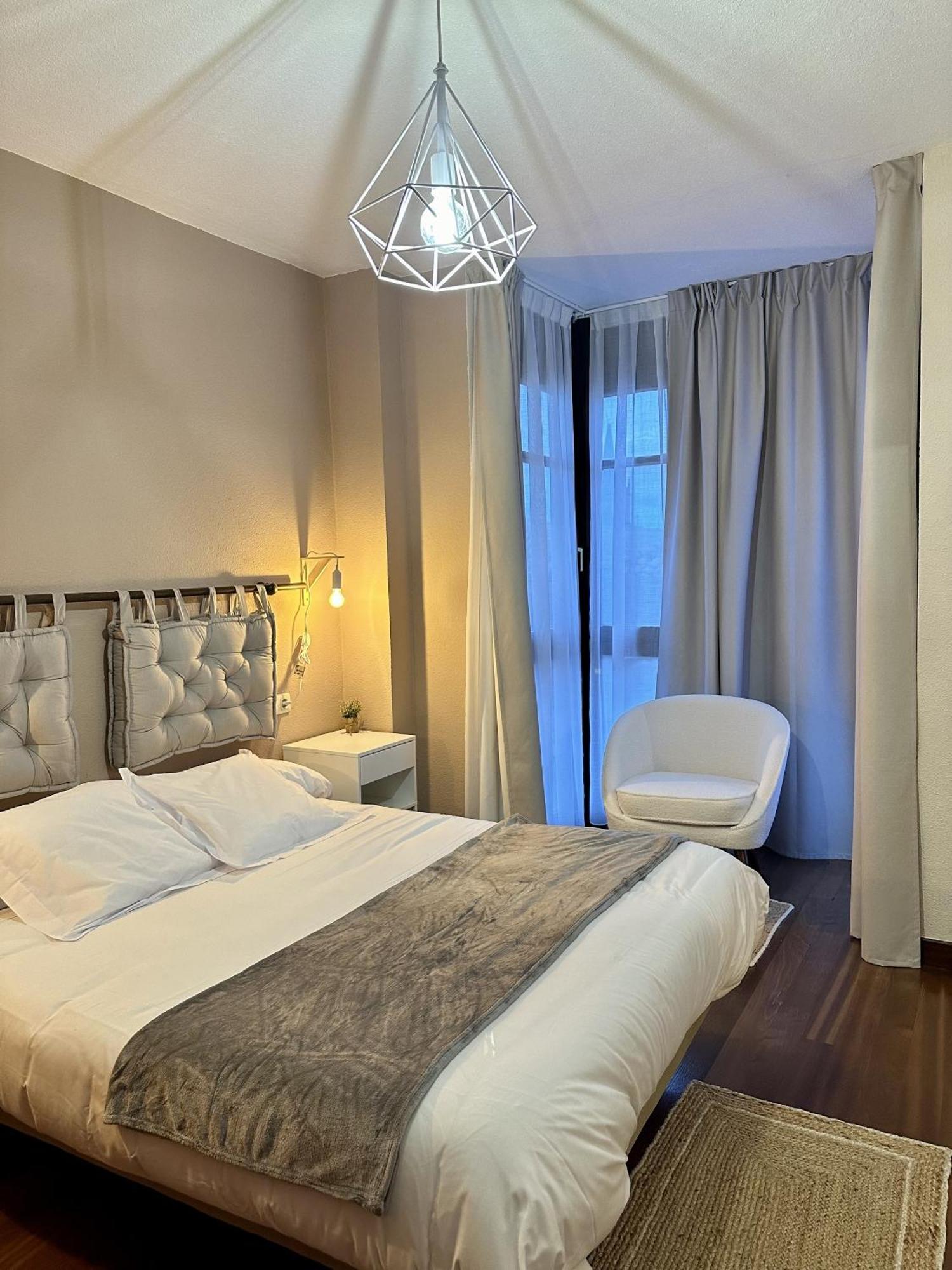 Apartamentos Val De 코밀라스 외부 사진