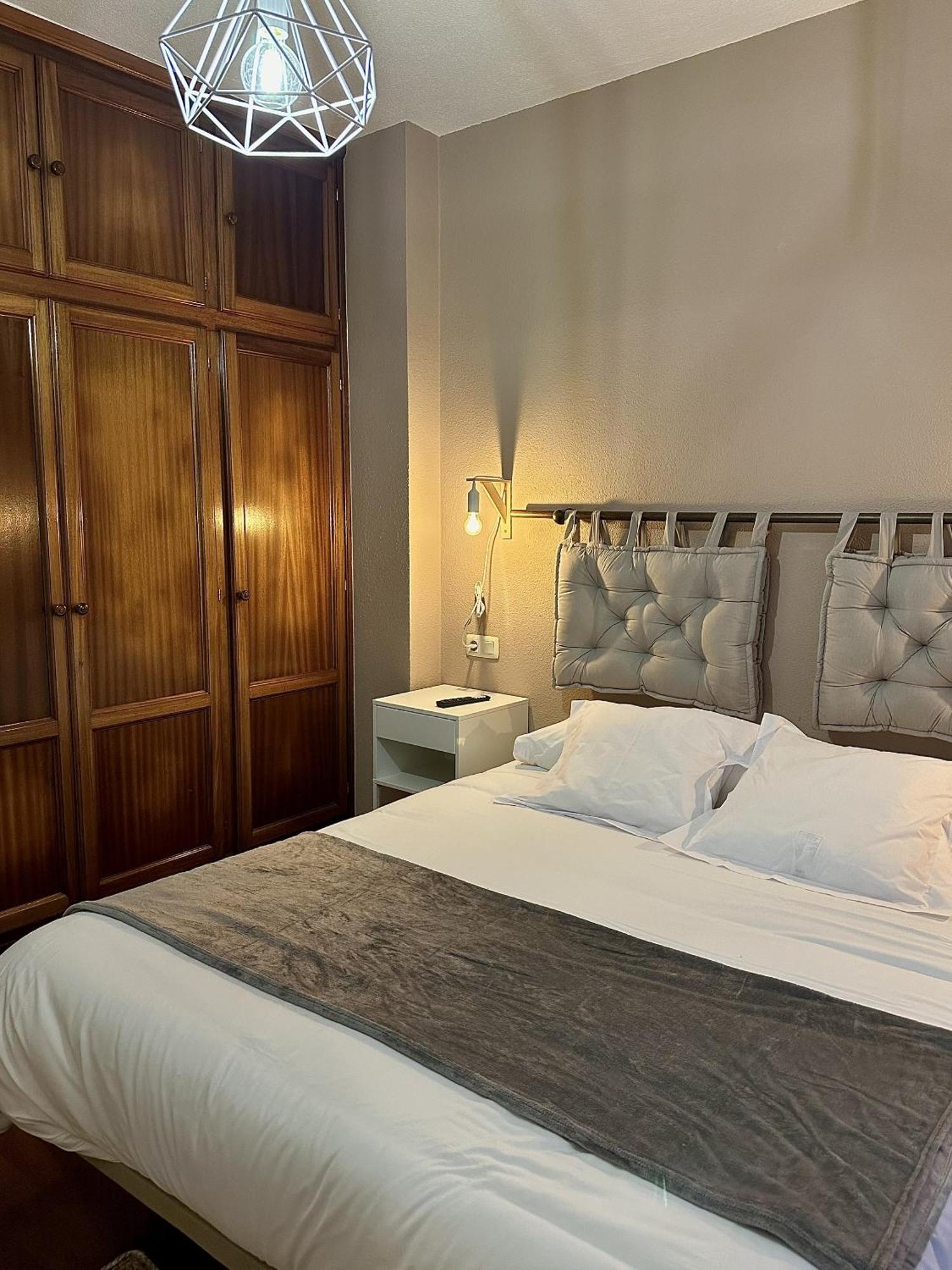 Apartamentos Val De 코밀라스 외부 사진