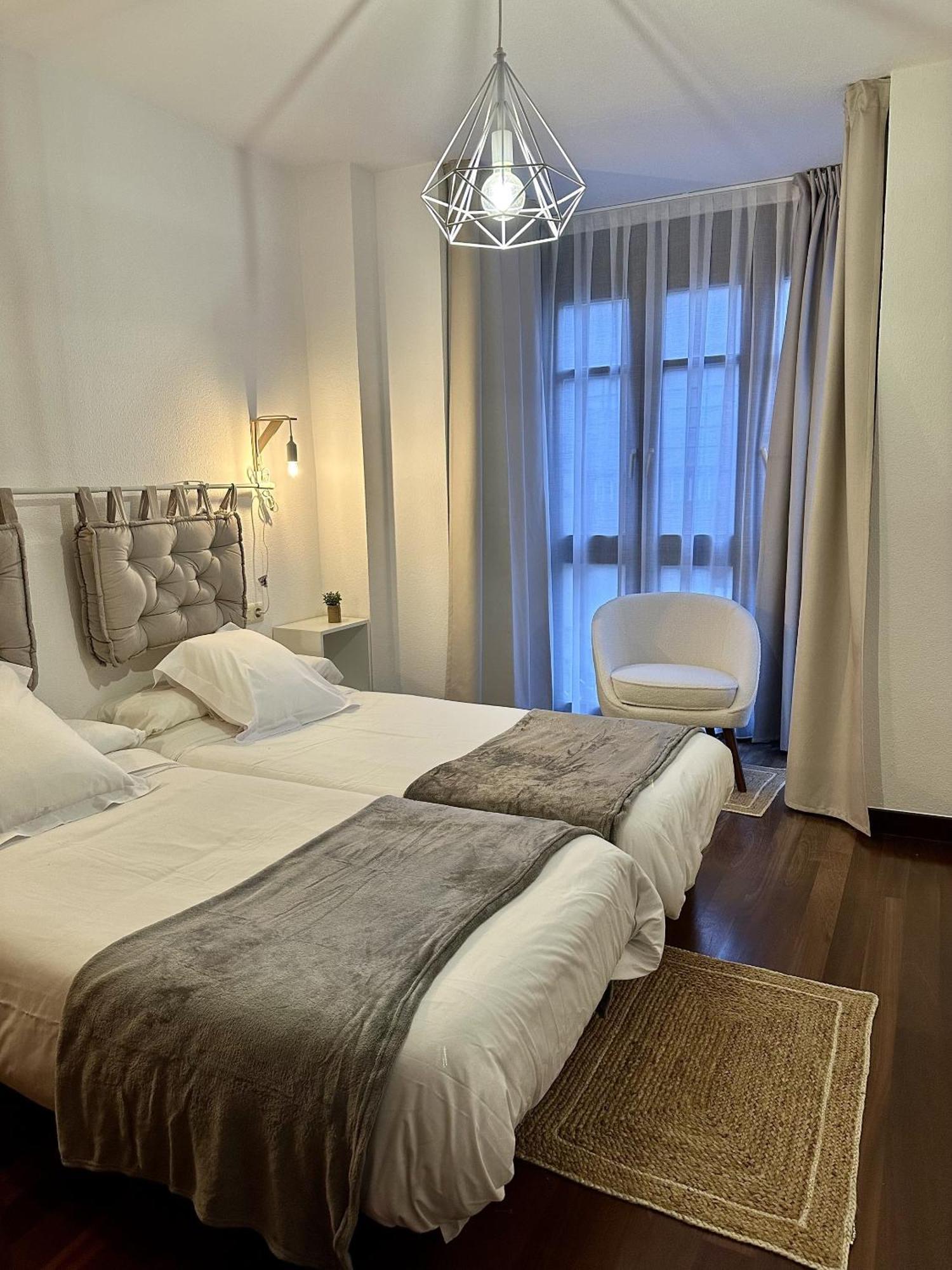Apartamentos Val De 코밀라스 외부 사진