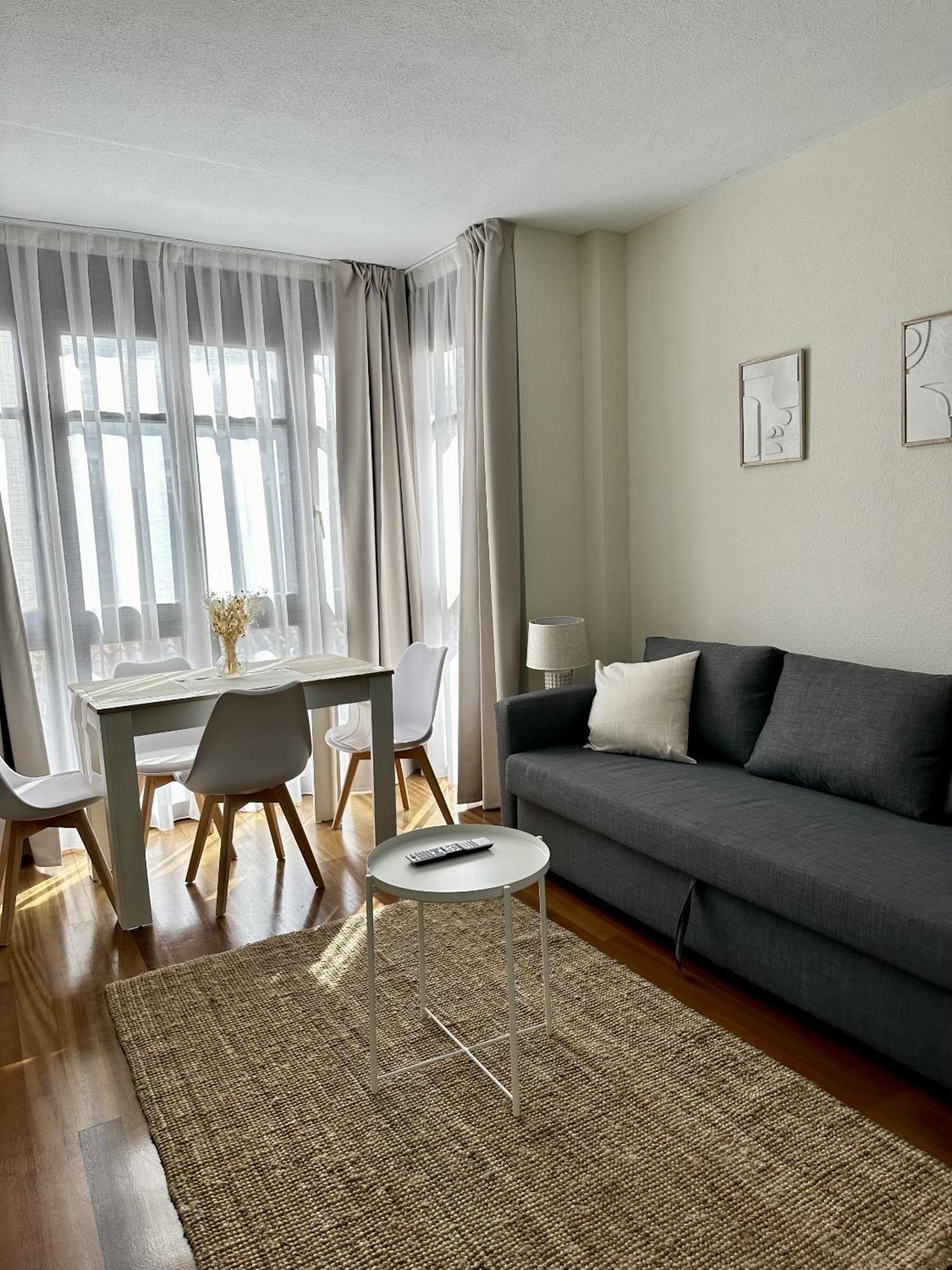 Apartamentos Val De 코밀라스 외부 사진
