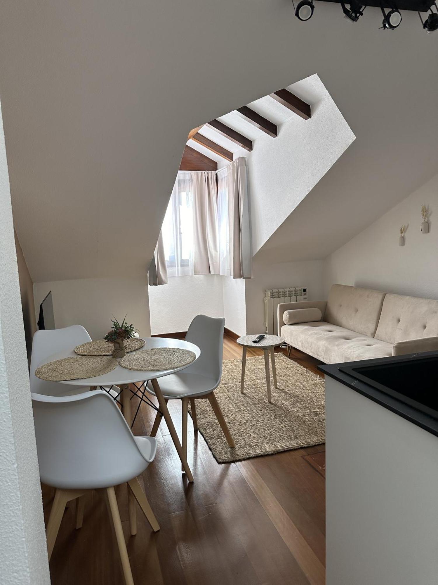 Apartamentos Val De 코밀라스 외부 사진